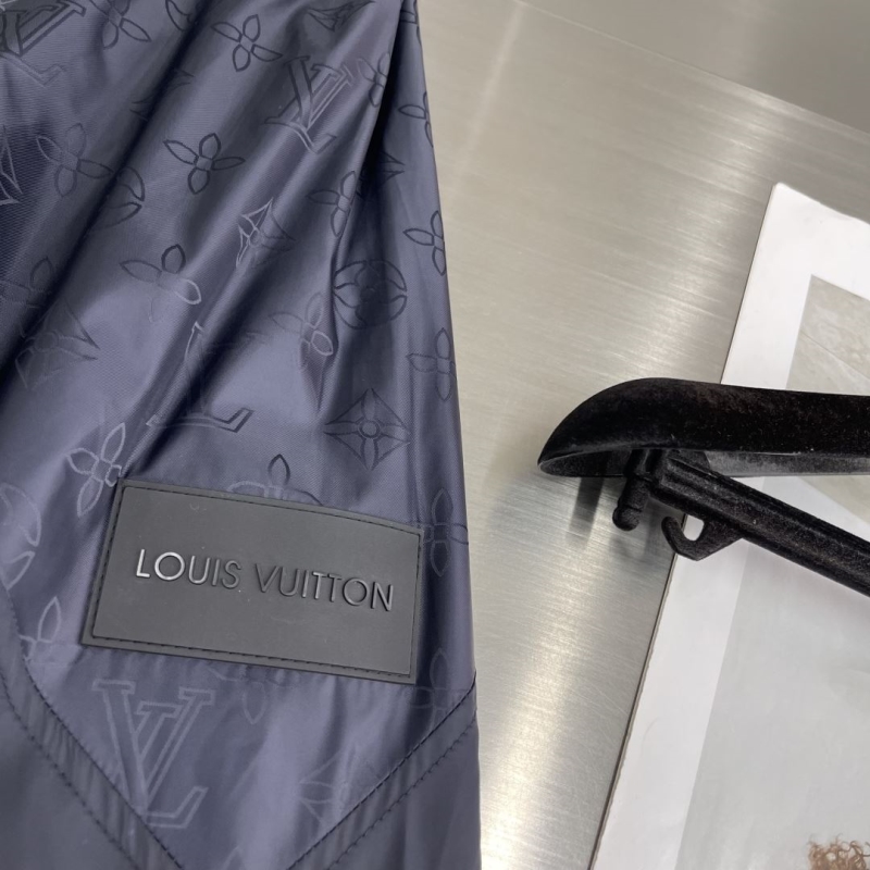 l0vis Vvtt0n outwear